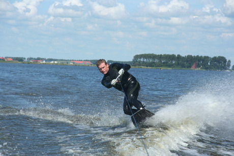 Wakeboarder in de bocht!