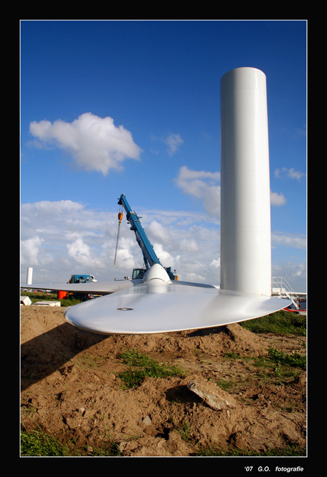 Windmolen in aanbouw 2