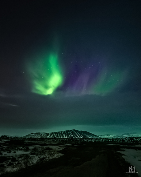 Noorderlicht boven Hverfjall vulkaan IJsland