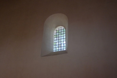 Het kleine raam in de kerk!