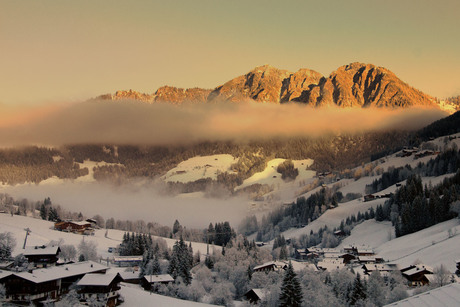 Alpbach-Gratlspitz in de ochtendzon