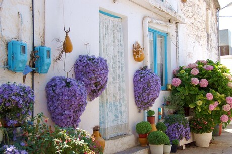 Voordeur van een Grieks huisje op Kreta