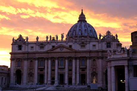 Ondergaande zon bij het Vaticaan