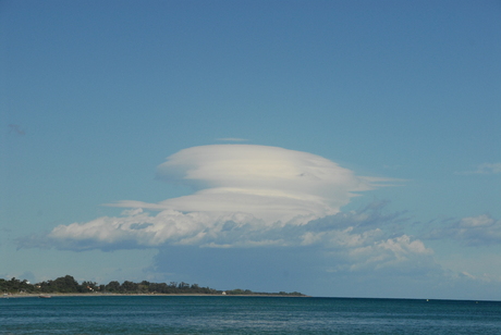 wolken aan het strand