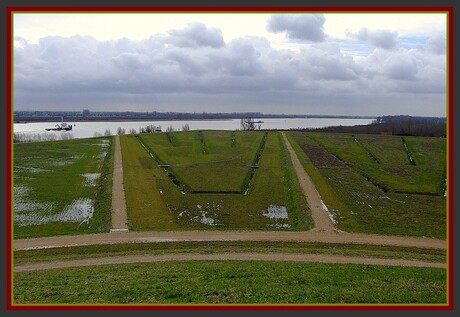 Terp bij Oude Maas