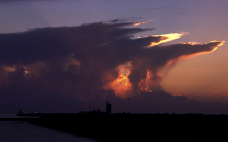 19 onweer op komst boven de Westerschelde tpv de Staartse Nol, (+0,5EV 1,6).jpg