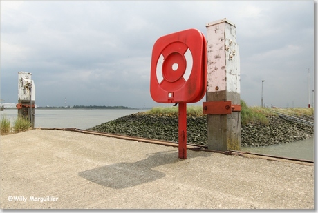 Haven vanuit Doel gezien