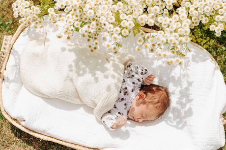 Pure newborn shoot in de tuin