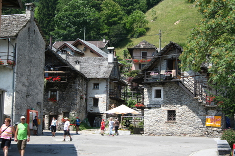 mooie oude huisje in zwitserland