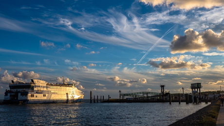 Veerboot komt aan op Vlieland