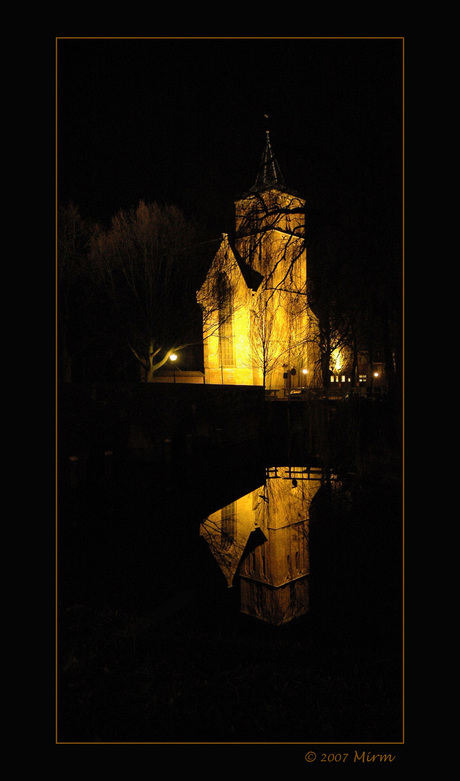 Grote kerk Edam bij avond