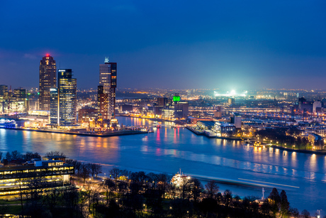 Rotterdam Skyline - de Kuip in de spotlights