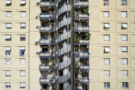 Buitentrap van een flatgebouw