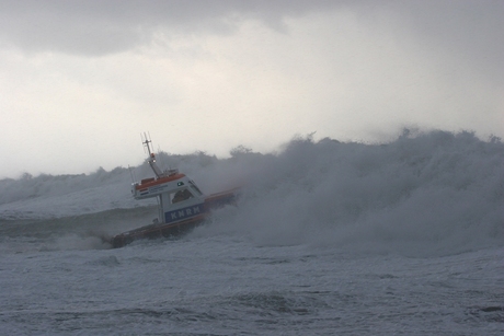 KNRM Reddingboot tijdens windkracht 10!