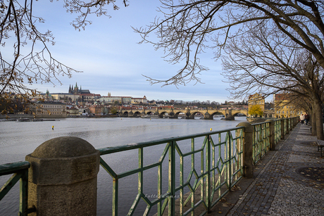 Langs de kades in Praag.