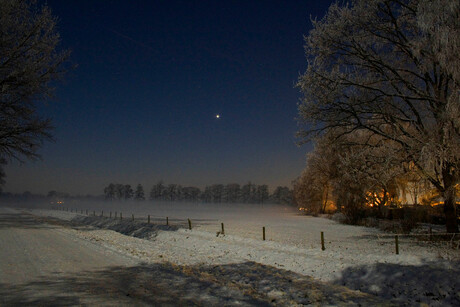 Sneeuwlandschap in maanlicht