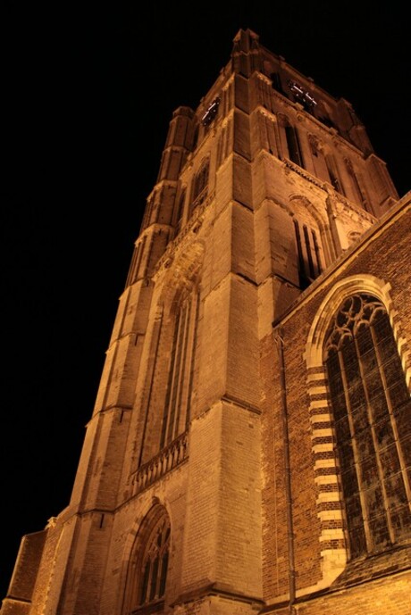 Sint Catharijnekerk bij nacht