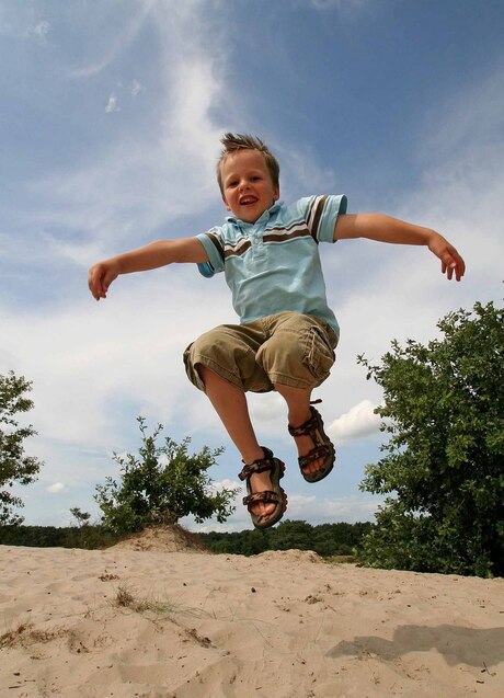 Sprong in de duinen