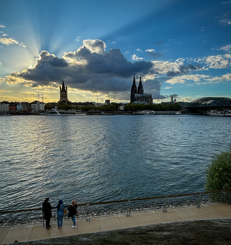 Dreigende wolken Dom van Keulen