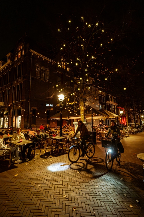 Cycling in the evening atmosphere.
