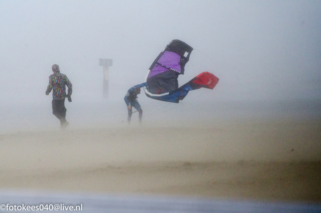 Strand IJmuiden tijdens oktober storm 28-10-2013