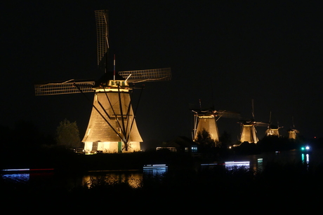 verlichte molens kinderdijk