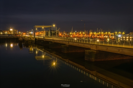 Avondlicht in de haven van Delfzijl