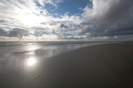 Zee, Strand en de wolken