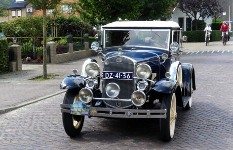 P1250427  Net buiten Spakenburg  de A Ford  68 C  uit 1931   gespot  11 juli 2024  