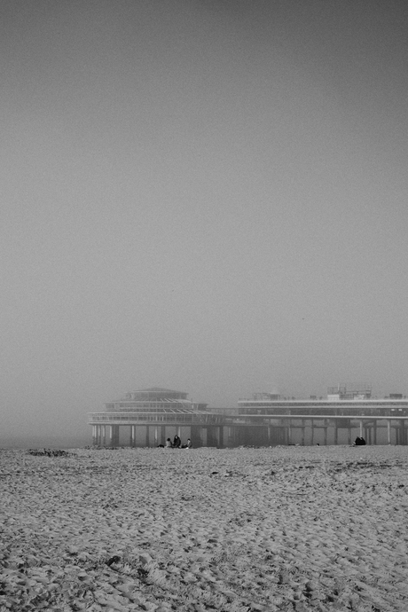 Scheveningen in nevel