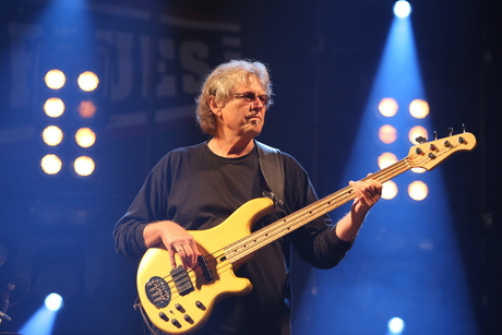 Rich Knapp, bassist Walter Trout