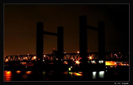 Calandbrug bij nacht