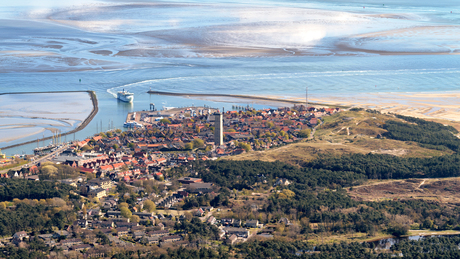 West-Terschelling: dorp, haven en vuurtoren