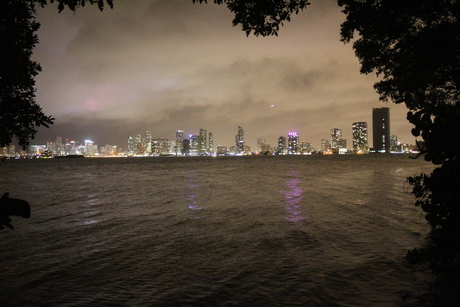 Uitzicht snachts op Miami