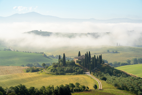 Toscane met mist