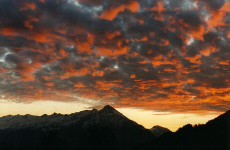 Avondrood en wolken