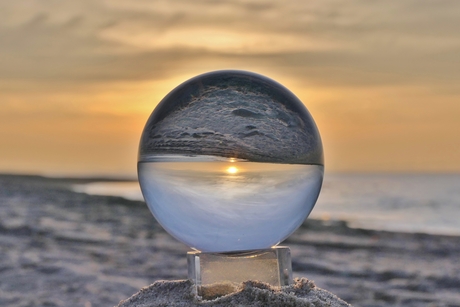 De "wereld" op haar kop