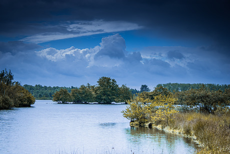 Skyline imitating clouds