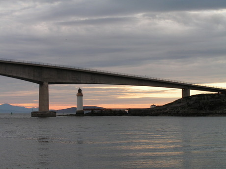 Skye bridge met vuurtoren