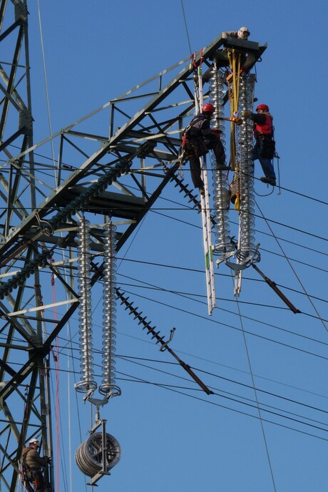 Lentegevoel op GROOTE hoogte Tennet mast nr 2 Detail 12 mrt 2012