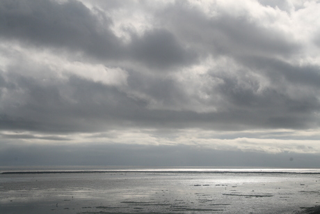 zonlicht speelt op het water