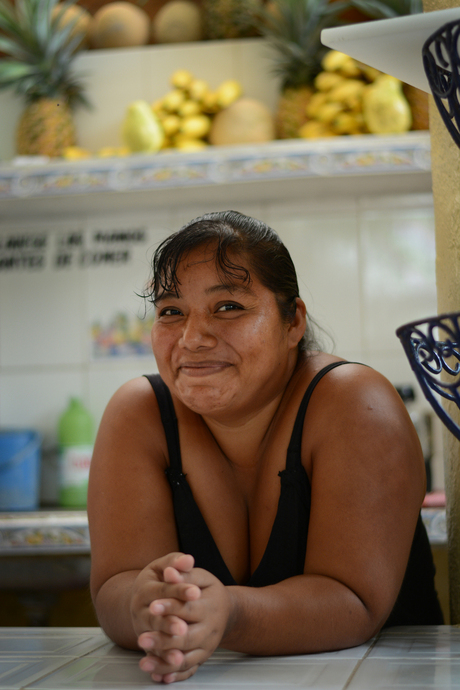 Vrouw op markt Mexico