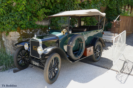 2206110169  oude auto 