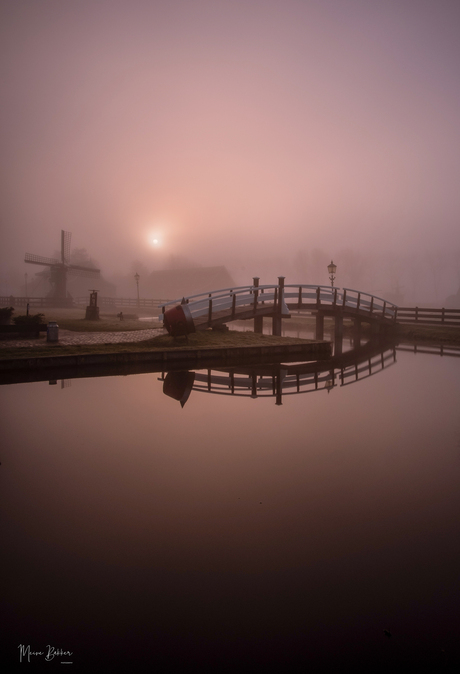 Zaanse Schans in de mist