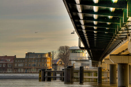 Onder de stadsbrug