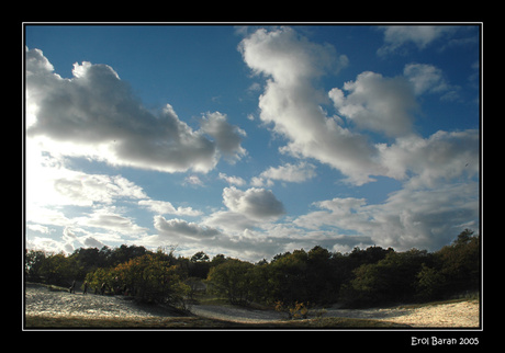 Achter de wolken schijnt de zon