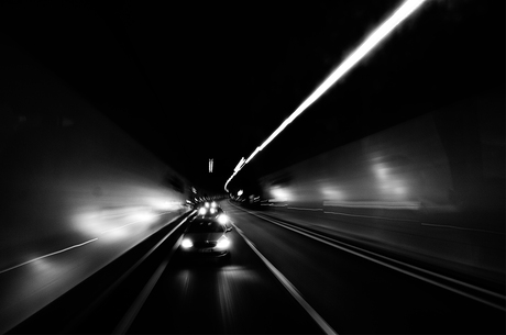 Onderweg in de tunnel.