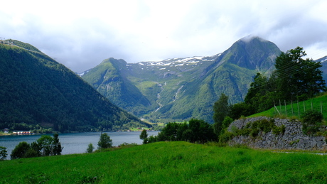 Uitzicht op fjord in Dragsvik