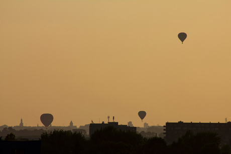 Ballonnen bij zonsondergang
