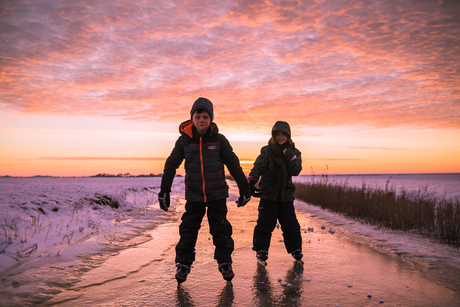 schaatsen met zonsopkomst